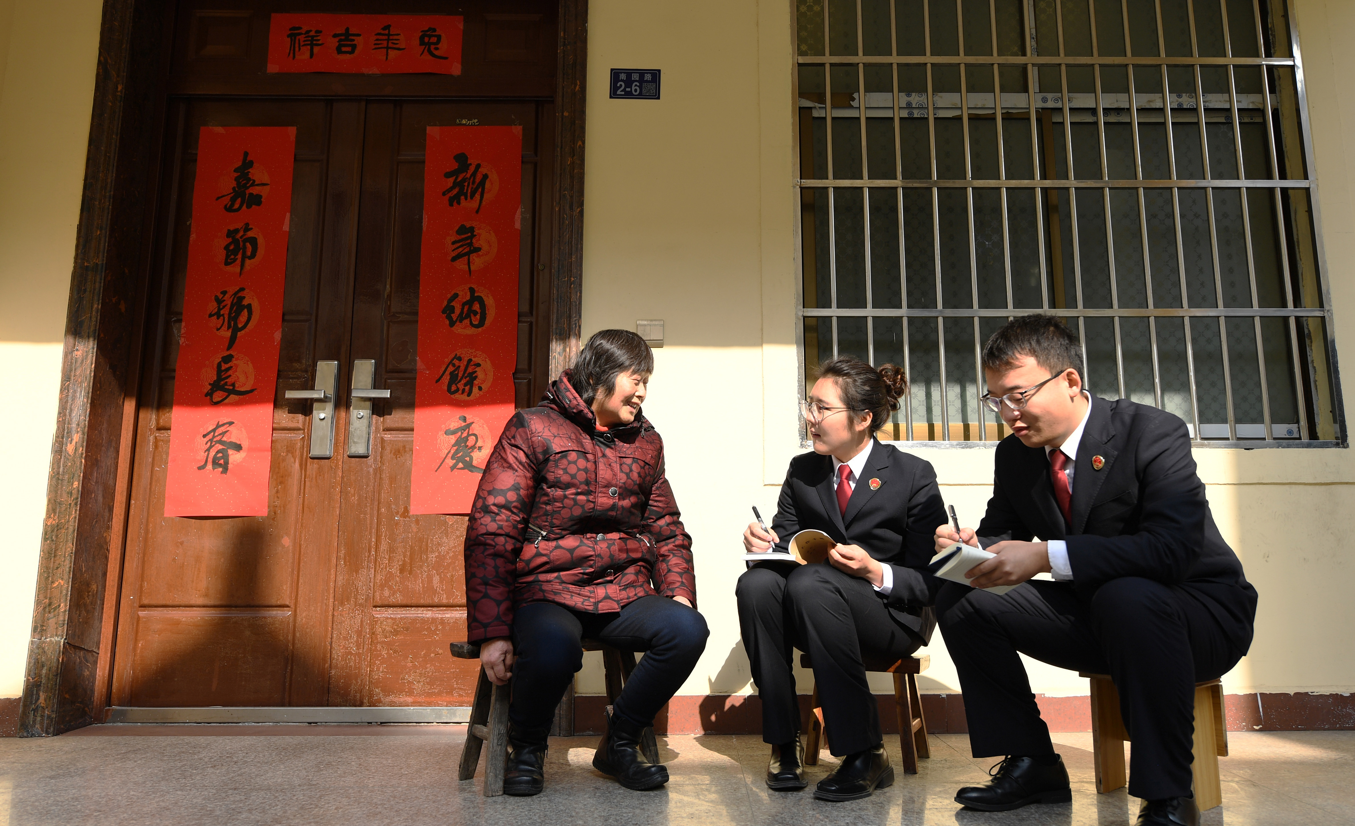 金湖县检察院干警开展“乡村法治服务进千家”活动